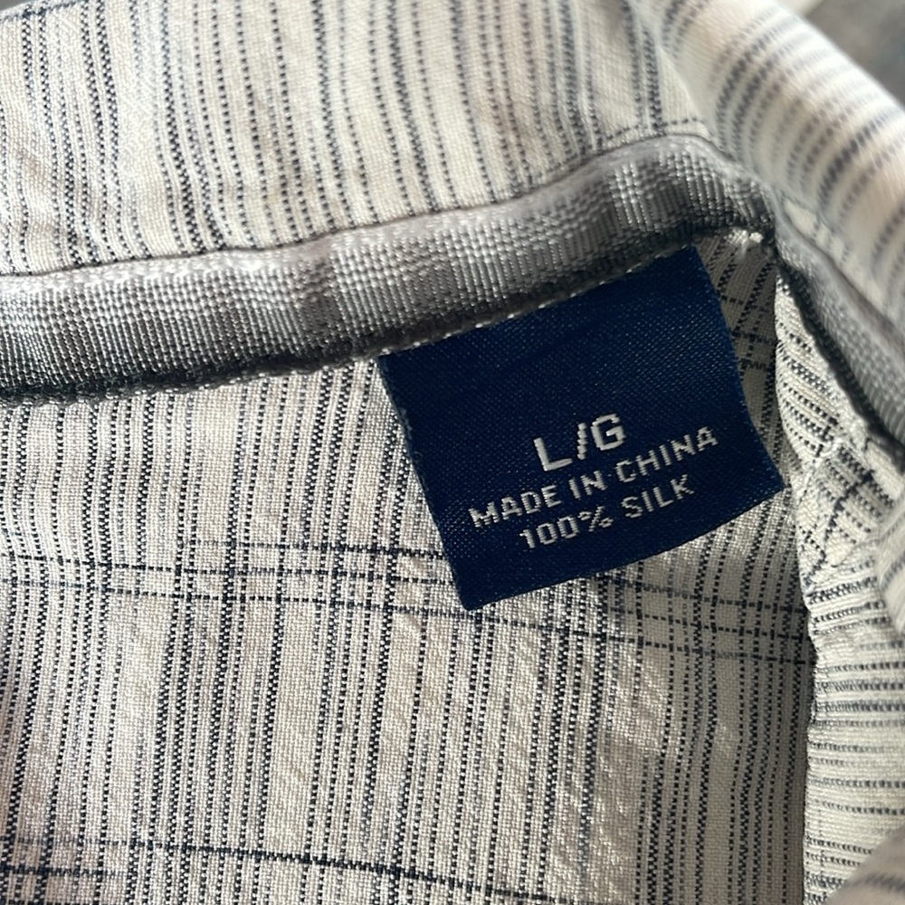 Tommy Bahama 💯 Silk Short Sleeve Button-Down Shirt in Light Gray & Ivor… - Picture 8 of 9